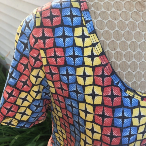 ♦️2/$30 LuLaRoe Classic T - Picture 3 of 8